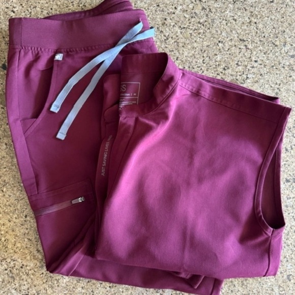 Figs set burgundy (Rafaela top medium and Zamora joggers XL) - Picture 7 of 7